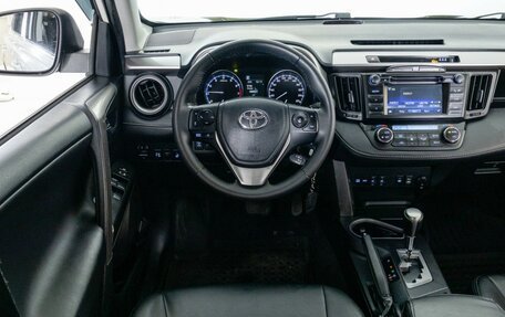 Toyota RAV4, 2016 год, 2 695 000 рублей, 14 фотография