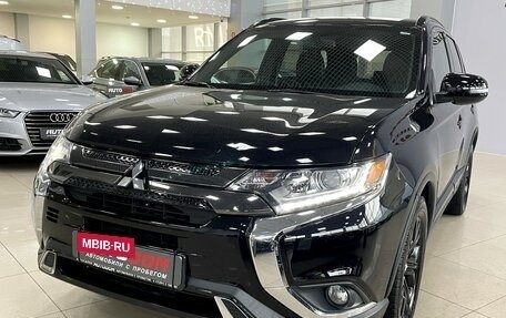 Mitsubishi Outlander III рестайлинг 3, 2018 год, 2 397 000 рублей, 4 фотография