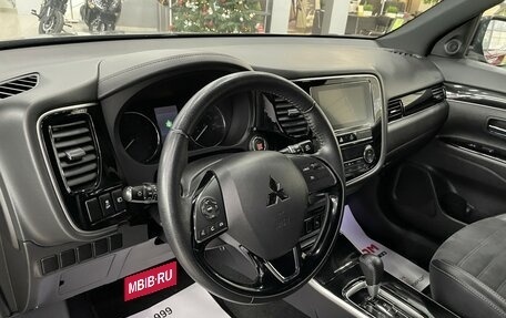 Mitsubishi Outlander III рестайлинг 3, 2018 год, 2 397 000 рублей, 13 фотография