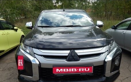 Mitsubishi L200 IV рестайлинг, 2019 год, 2 370 000 рублей, 2 фотография