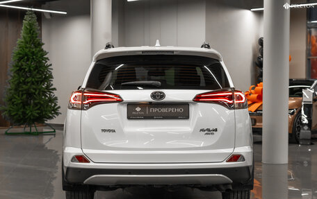 Toyota RAV4, 2018 год, 2 790 000 рублей, 6 фотография