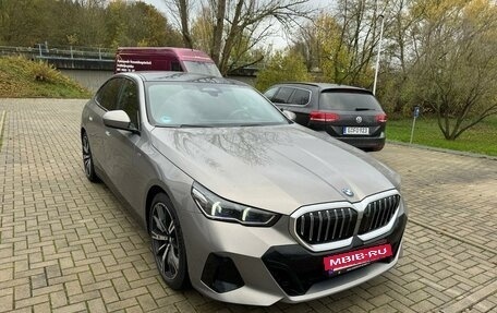 BMW 5 серия, 2023 год, 9 390 000 рублей, 2 фотография