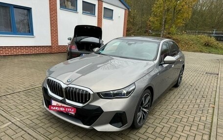 BMW 5 серия, 2023 год, 9 390 000 рублей, 6 фотография