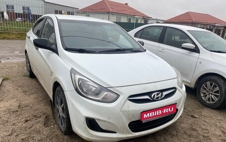 Hyundai Solaris II рестайлинг, 2011 год, 800 000 рублей, 1 фотография