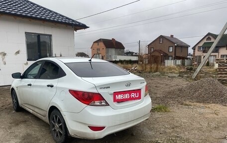 Hyundai Solaris II рестайлинг, 2011 год, 800 000 рублей, 3 фотография