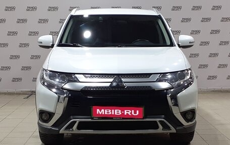 Mitsubishi Outlander III рестайлинг 3, 2019 год, 2 500 000 рублей, 2 фотография