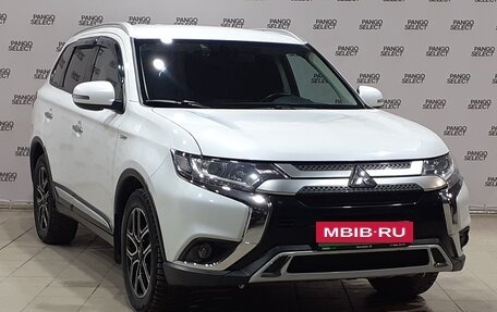 Mitsubishi Outlander III рестайлинг 3, 2019 год, 2 500 000 рублей, 3 фотография