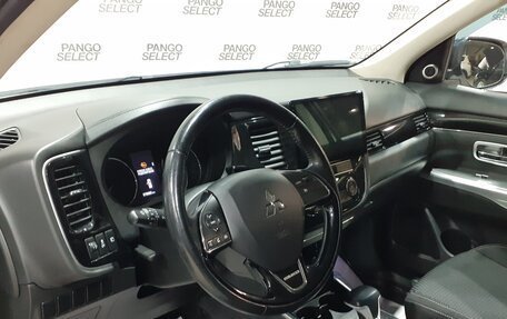 Mitsubishi Outlander III рестайлинг 3, 2019 год, 2 500 000 рублей, 17 фотография