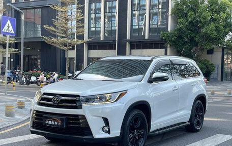 Toyota Highlander III, 2021 год, 4 000 000 рублей, 17 фотография