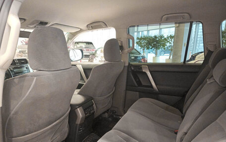 Toyota Land Cruiser Prado 150 рестайлинг 2, 2012 год, 3 287 000 рублей, 15 фотография