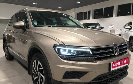 Volkswagen Tiguan II, 2018 год, 2 555 000 рублей, 1 фотография