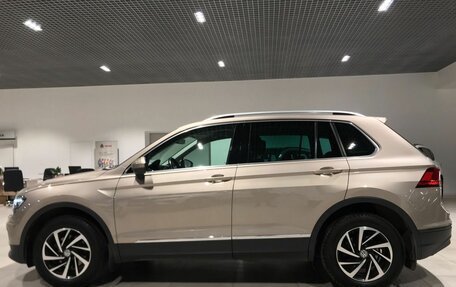 Volkswagen Tiguan II, 2018 год, 2 555 000 рублей, 7 фотография