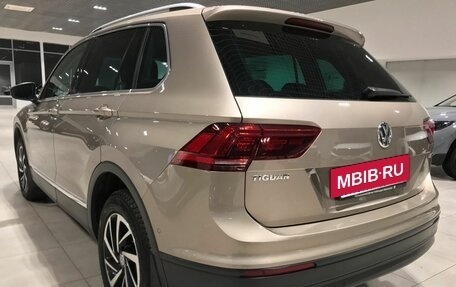 Volkswagen Tiguan II, 2018 год, 2 555 000 рублей, 6 фотография