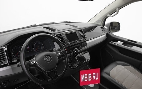 Volkswagen Multivan T6 рестайлинг, 2019 год, 4 550 000 рублей, 8 фотография