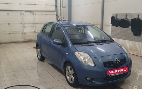 Toyota Yaris III рестайлинг, 2007 год, 730 000 рублей, 3 фотография