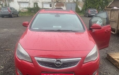 Opel Astra J, 2011 год, 900 000 рублей, 1 фотография