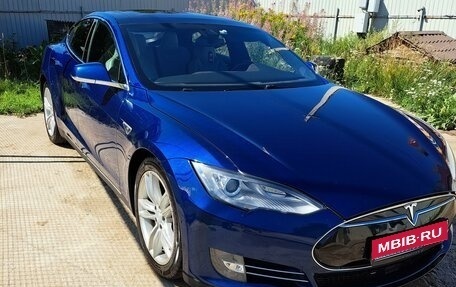 Tesla Model S I, 2015 год, 2 250 000 рублей, 1 фотография