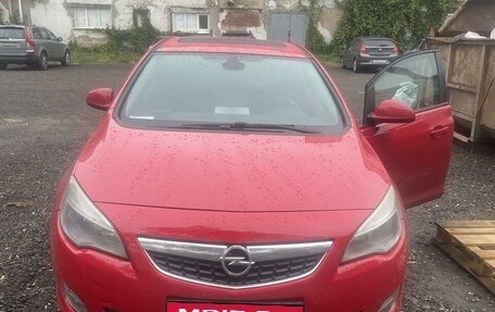 Opel Astra J, 2011 год, 900 000 рублей, 2 фотография