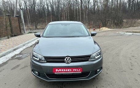 Volkswagen Jetta VI, 2014 год, 1 300 000 рублей, 2 фотография