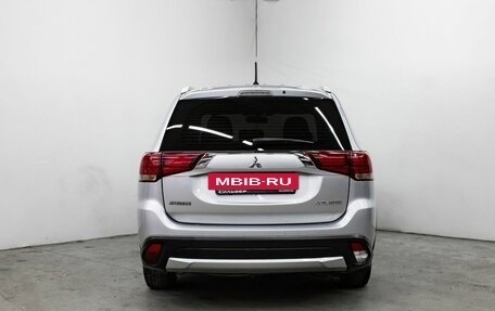 Mitsubishi Outlander III рестайлинг 3, 2015 год, 1 823 800 рублей, 5 фотография