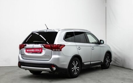 Mitsubishi Outlander III рестайлинг 3, 2015 год, 1 823 800 рублей, 3 фотография