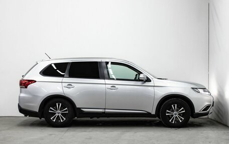 Mitsubishi Outlander III рестайлинг 3, 2015 год, 1 823 800 рублей, 7 фотография