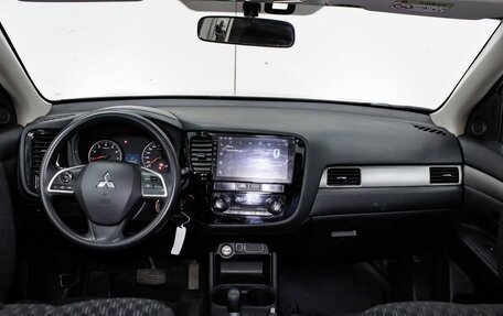 Mitsubishi Outlander III рестайлинг 3, 2015 год, 1 823 800 рублей, 12 фотография