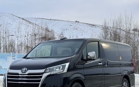 Toyota HiAce H300, 2020 год, 7 500 000 рублей, 1 фотография