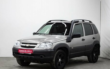 Chevrolet Niva I рестайлинг, 2017 год, 837 500 рублей, 2 фотография