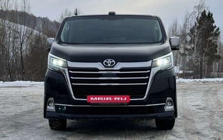 Toyota HiAce H300, 2020 год, 7 500 000 рублей, 2 фотография