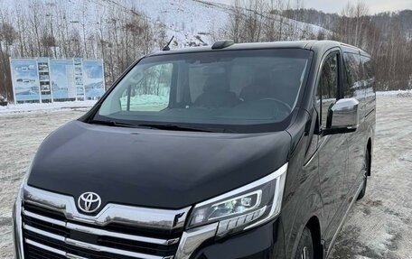 Toyota HiAce H300, 2020 год, 7 500 000 рублей, 24 фотография