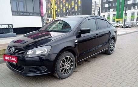 Volkswagen Polo VI (EU Market), 2013 год, 860 000 рублей, 2 фотография