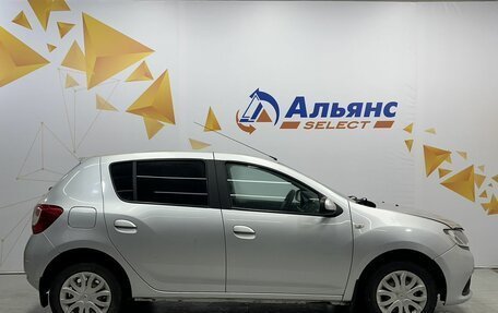 Renault Sandero II рестайлинг, 2014 год, 700 000 рублей, 2 фотография