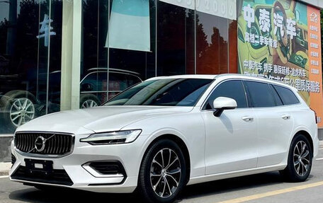 Volvo V60 II, 2021 год, 3 900 000 рублей, 1 фотография