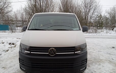 Volkswagen Caravelle T6 рестайлинг, 2016 год, 2 925 000 рублей, 11 фотография