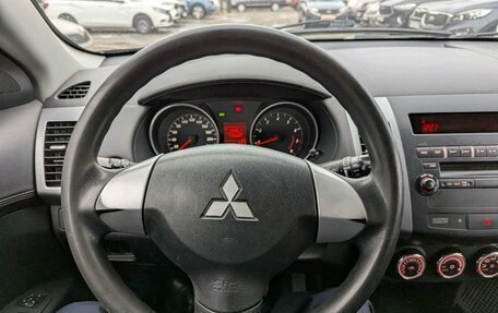 Mitsubishi Outlander III рестайлинг 3, 2010 год, 1 049 000 рублей, 8 фотография