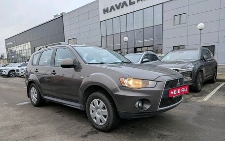 Mitsubishi Outlander III рестайлинг 3, 2010 год, 1 049 000 рублей, 2 фотография