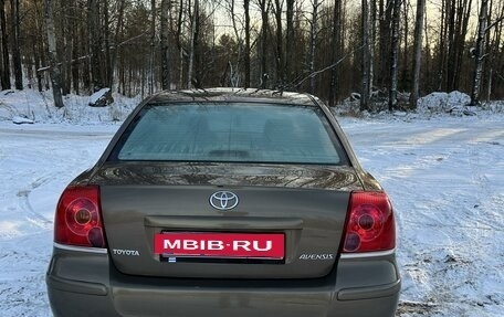 Toyota Avensis III рестайлинг, 2005 год, 385 000 рублей, 5 фотография