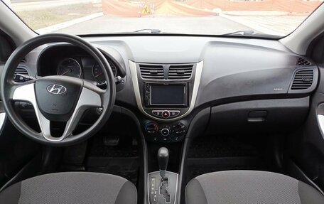 Hyundai Solaris II рестайлинг, 2011 год, 976 700 рублей, 17 фотография