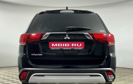 Mitsubishi Outlander III рестайлинг 3, 2020 год, 2 599 000 рублей, 5 фотография