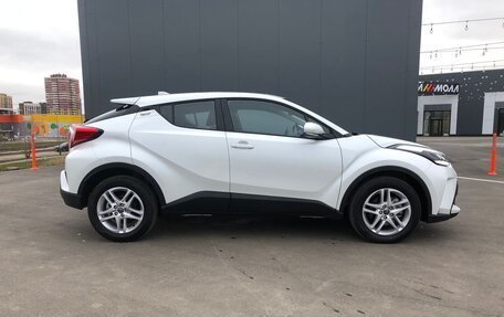 Toyota C-HR I рестайлинг, 2024 год, 3 870 000 рублей, 4 фотография