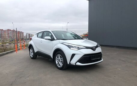 Toyota C-HR I рестайлинг, 2024 год, 3 870 000 рублей, 3 фотография