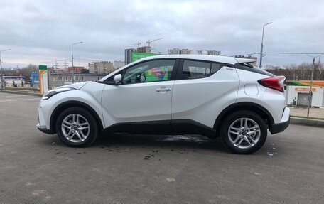 Toyota C-HR I рестайлинг, 2024 год, 3 870 000 рублей, 8 фотография