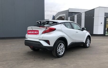 Toyota C-HR I рестайлинг, 2024 год, 3 870 000 рублей, 5 фотография