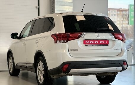 Mitsubishi Outlander III рестайлинг 3, 2015 год, 1 845 000 рублей, 6 фотография