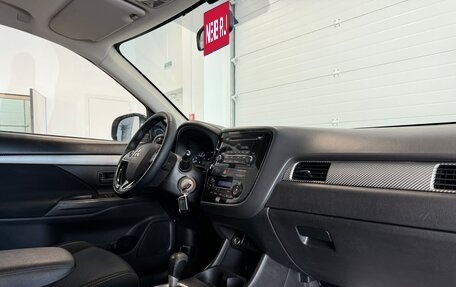 Mitsubishi Outlander III рестайлинг 3, 2015 год, 1 845 000 рублей, 15 фотография