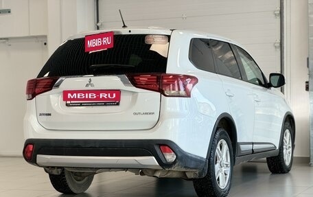 Mitsubishi Outlander III рестайлинг 3, 2015 год, 1 845 000 рублей, 4 фотография