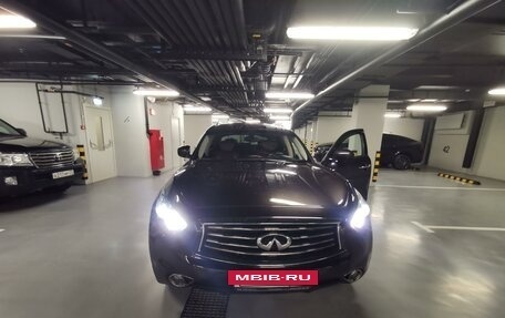 Infiniti QX70, 2016 год, 2 600 000 рублей, 7 фотография