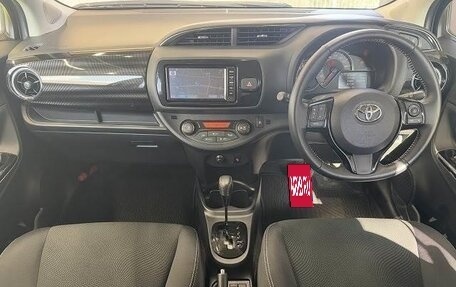 Toyota Vitz, 2017 год, 1 450 000 рублей, 8 фотография