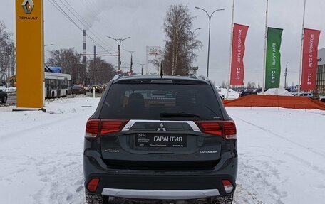 Mitsubishi Outlander III рестайлинг 3, 2016 год, 2 305 700 рублей, 7 фотография